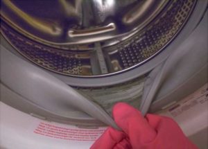 Грязь на уплотнительной резине стиральной машины